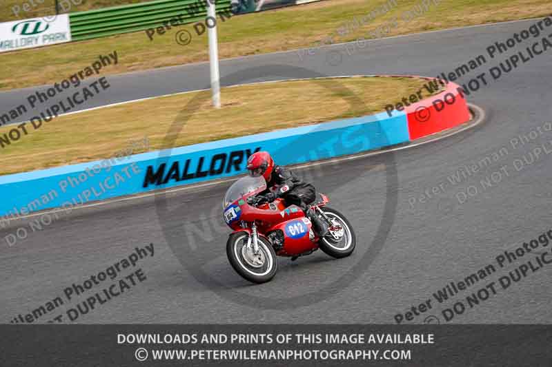 Vintage motorcycle club;eventdigitalimages;mallory park;mallory park trackday photographs;no limits trackdays;peter wileman photography;trackday digital images;trackday photos;vmcc festival 1000 bikes photographs
